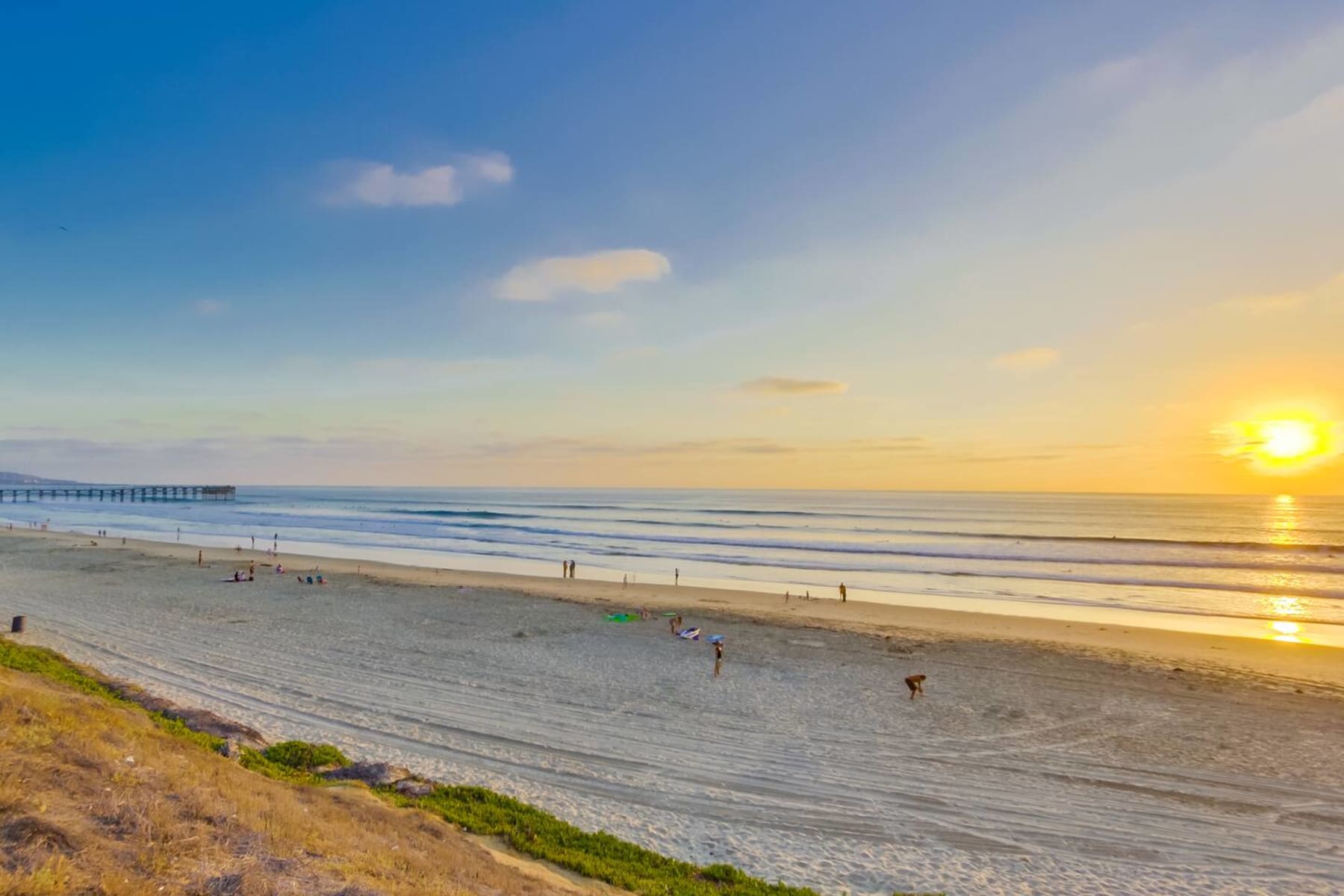 Charming Oceanfront view condo, pool, and parking 1