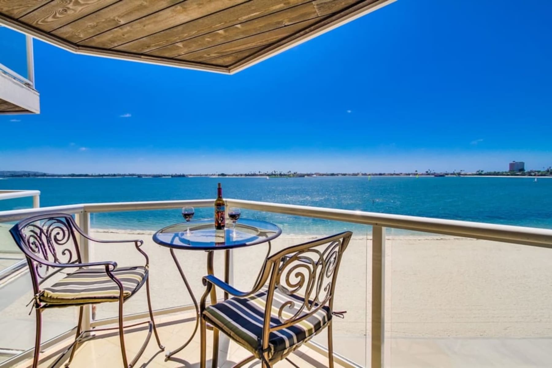 Bayfront Balcony, beach access, parking, bikes 1