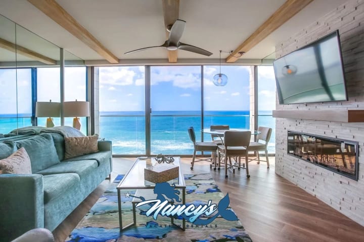 Luxe Oceanfront view, murphy bed, parking and pool