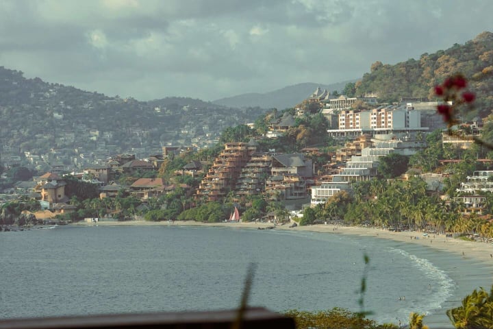 Walk to Beach - Luxury 2 bed 2 bath at Armadillo