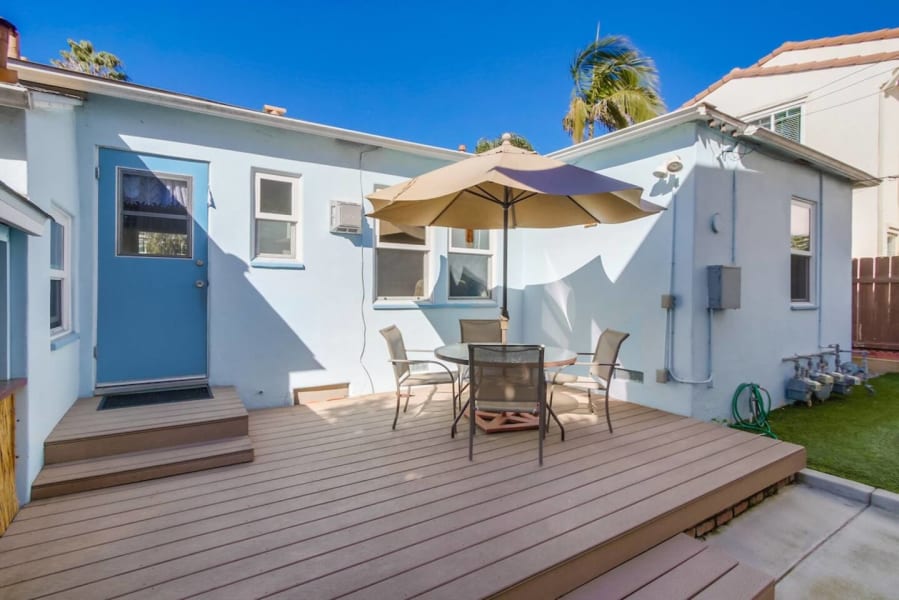 Charming PB bungalow, pet-friendly yard, parking 1