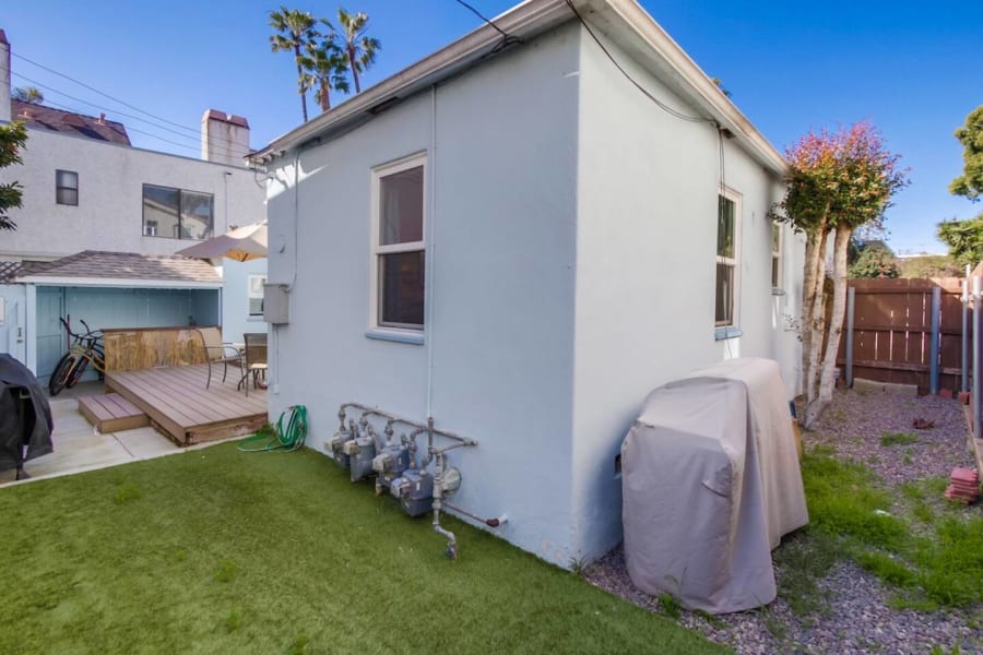 Charming PB bungalow, pet-friendly yard, parking 5