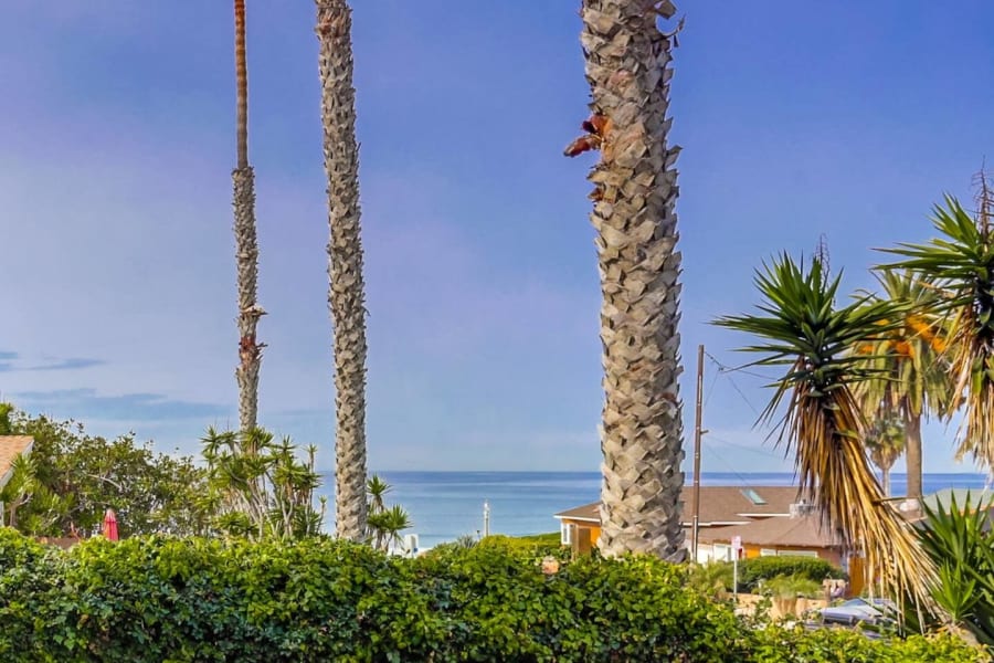 PB Bungalow view of Ocean from yard plus parking 2