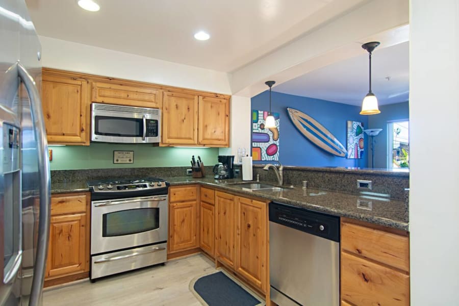 PB 3bd steps to beach, a/c, gated parking and pets 4