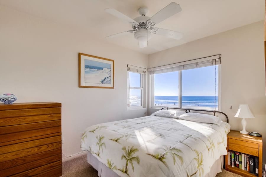 Oceanfront Boardwalk Bungalow, garage and bikes 4