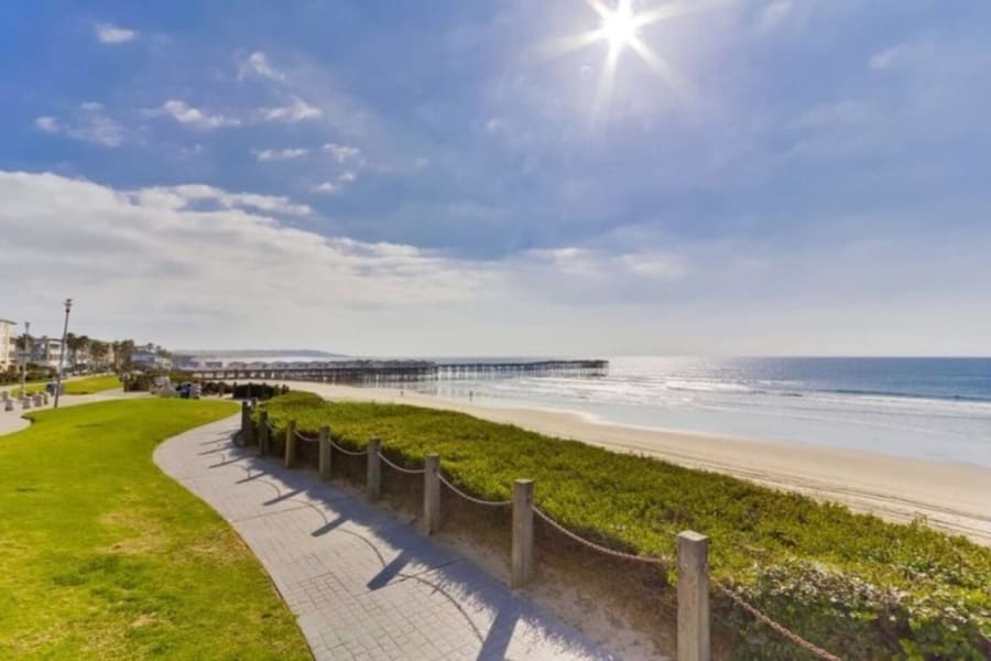 New furniture and photos! Oceanfront+pool+parking 1