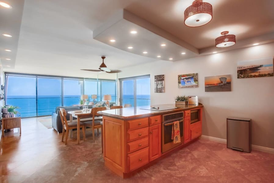 11th fl. Oceanfront view plus parking and pool 3