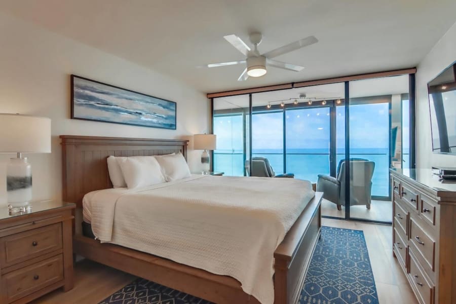 Guest fav Oceanfront corner condo, parking, pool 5