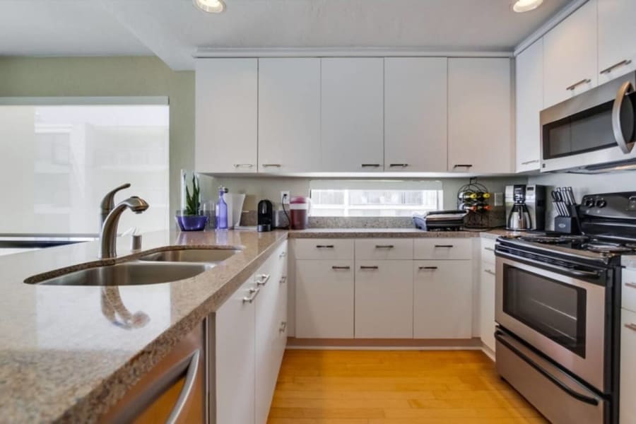 3rd fl. Bayfront condo, balcony, parking, bikes 4