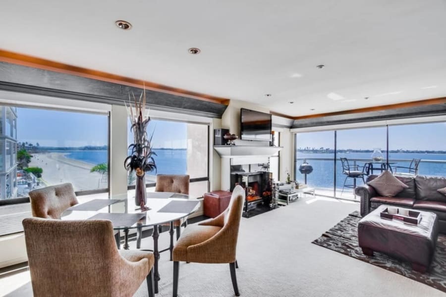 Corner Bayfront balcony, beach, parking, bikes 2