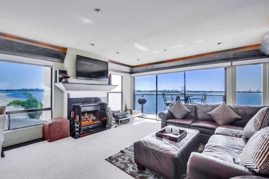Corner Bayfront balcony, beach, parking, bikes 3