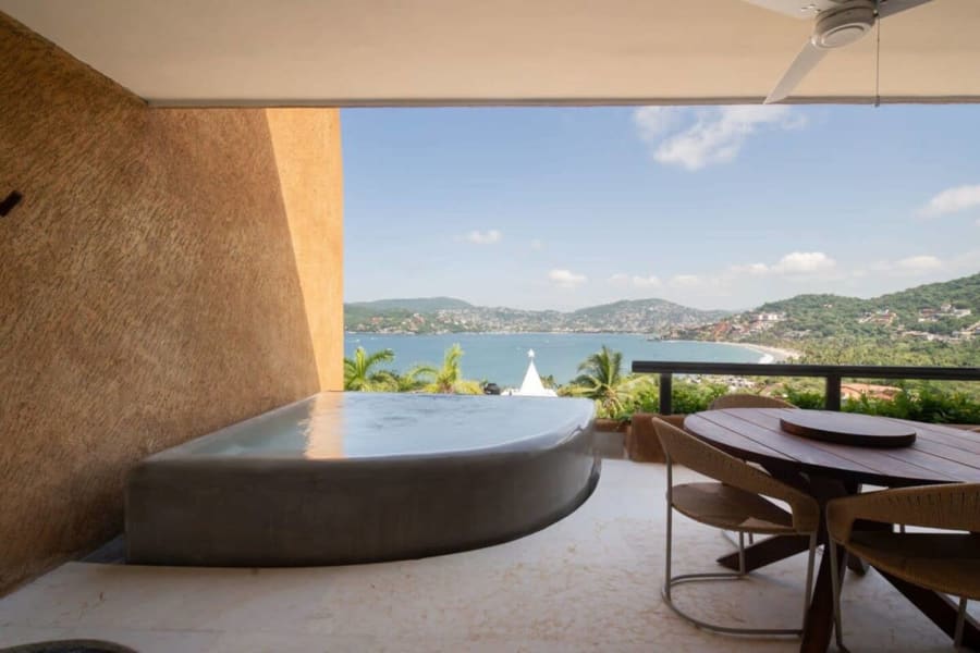 Luxury Beachfront Condo with Terrace Jacuzzi 2