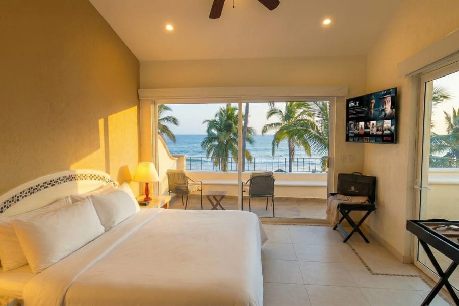 Luxury Beachfront Condo at Iguana-Ixtapa 3