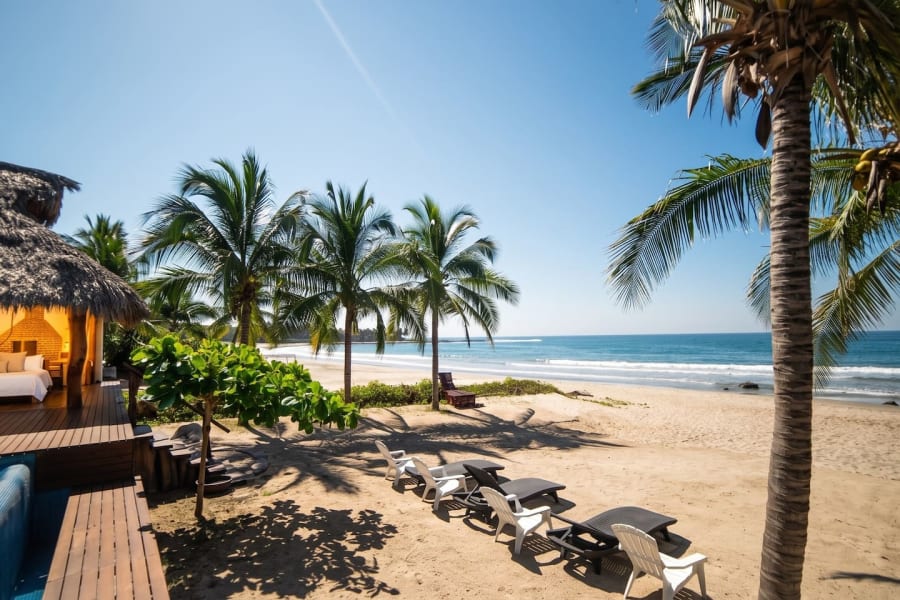 Beachfront in Manzanillo Bay-Lindo Atardecer 2