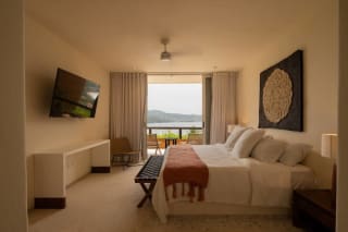 Luxury Beachfront Condo with Terrace Jacuzzi