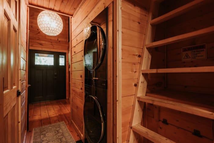 Evergreen Hideaway cabin photo 11