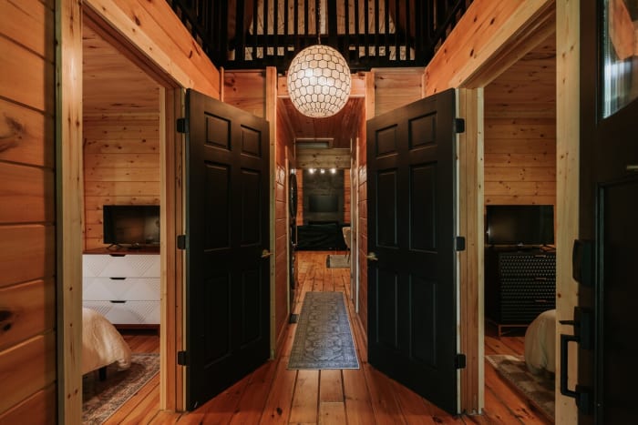 Evergreen Hideaway cabin photo 44