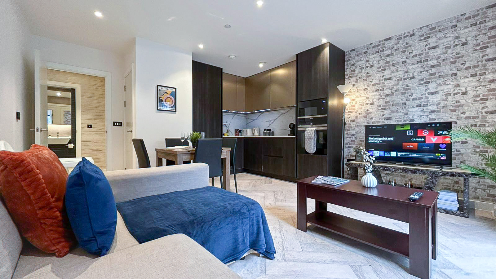 Tower Hill · 2-bed interior