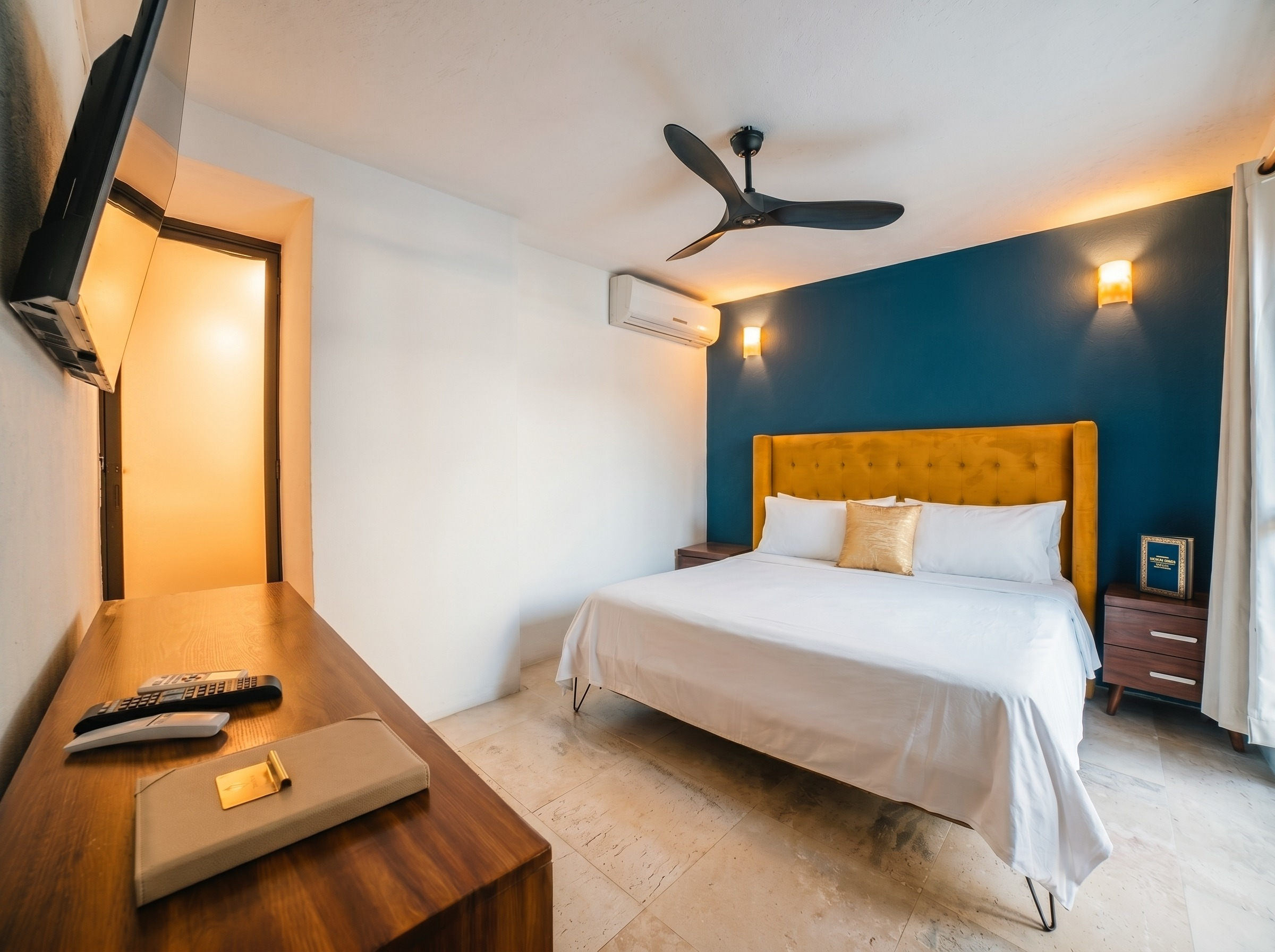 Pool Level Owner Suite gallery thumbnail 6