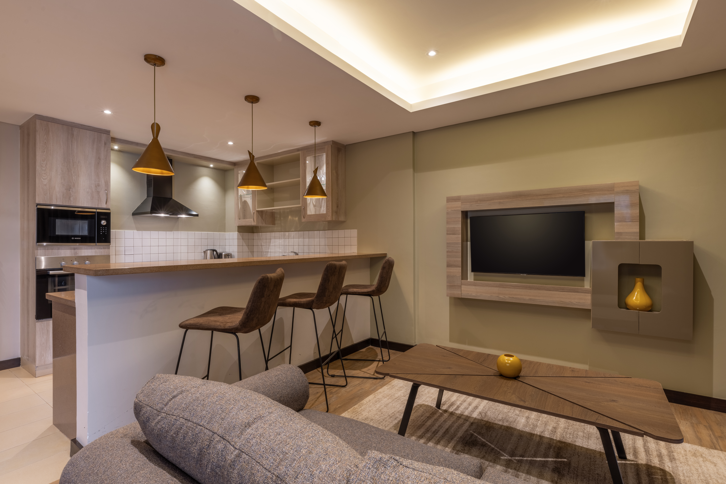 Enaki Trademark Suites 1 bed by Yourhost