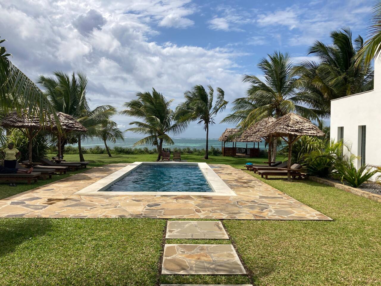 Ahadi Beachfront by YourHost, 2 bedroom, Kilifi