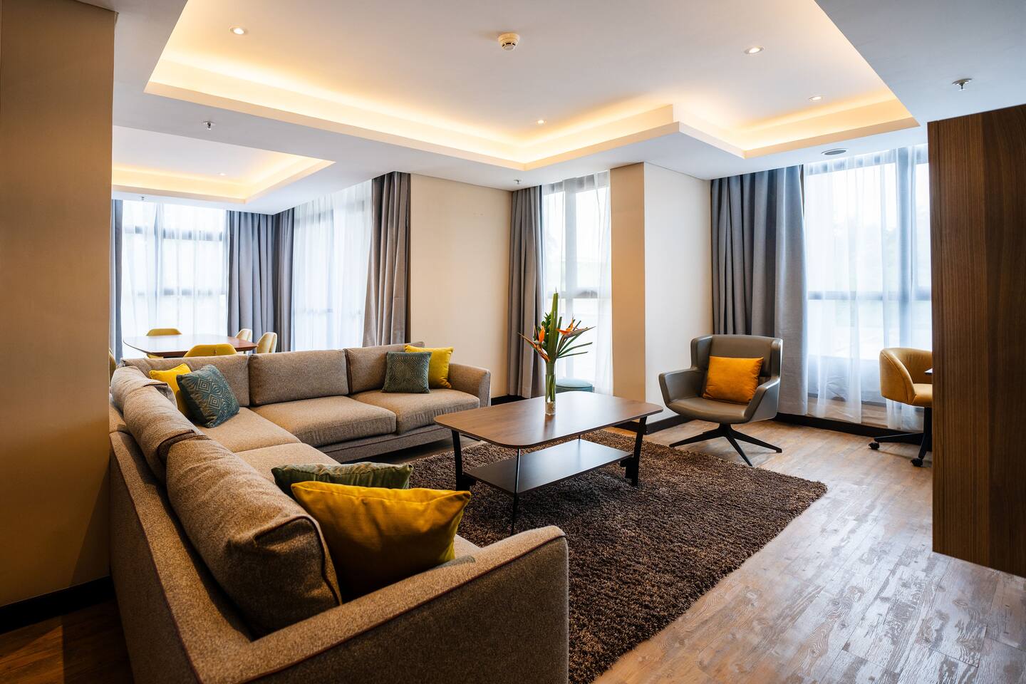 Enaki Trademark Suites 1 bed by Yourhost