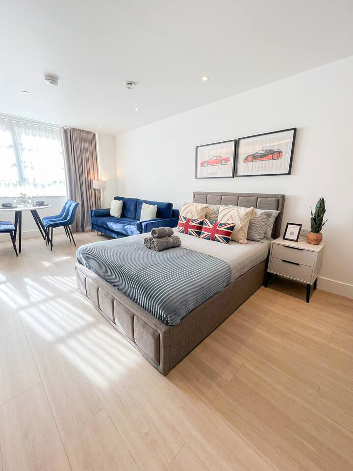 Regent's Flat W · 1-bed interior