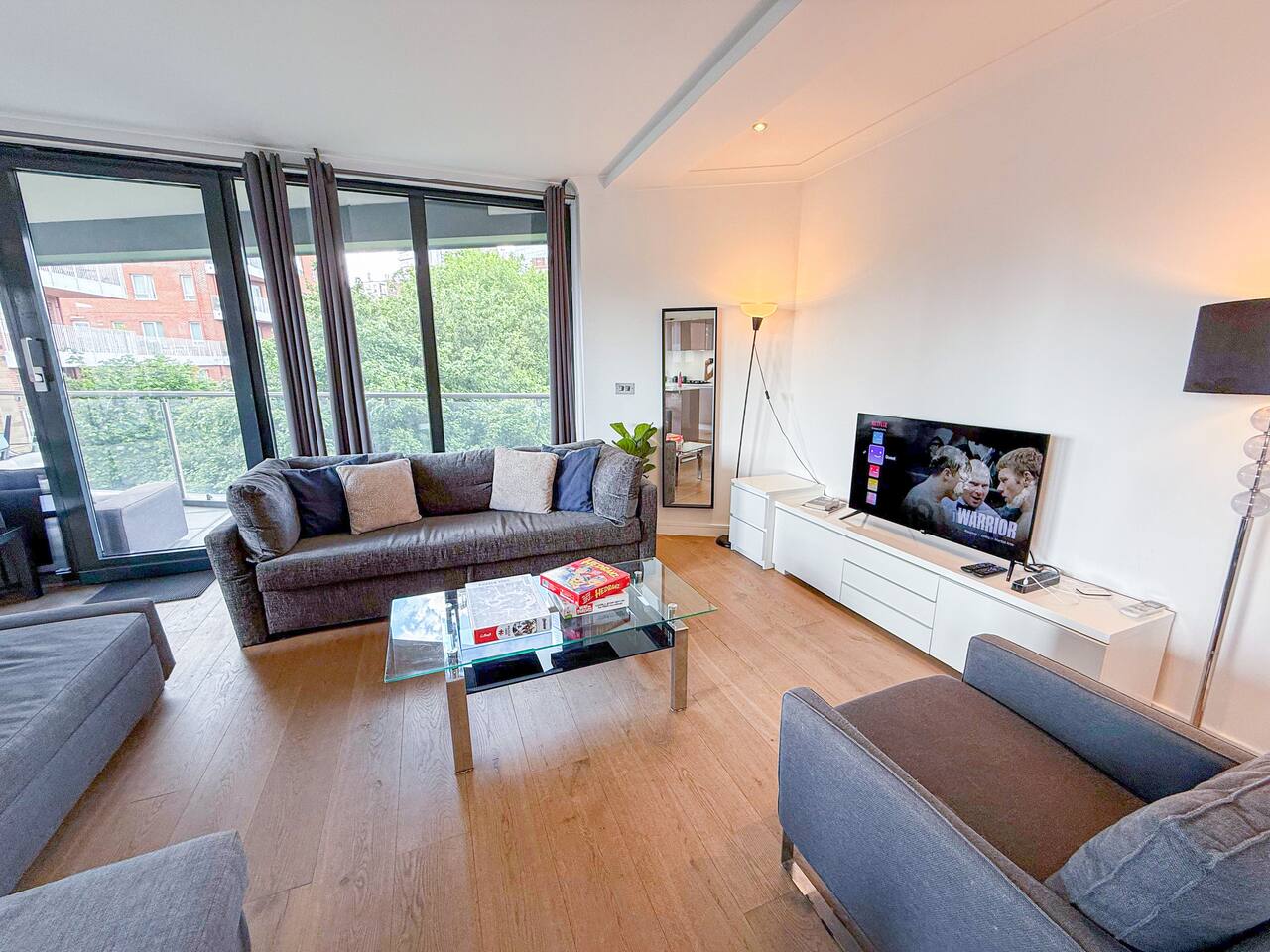 London Bridge · 3-bed interior
