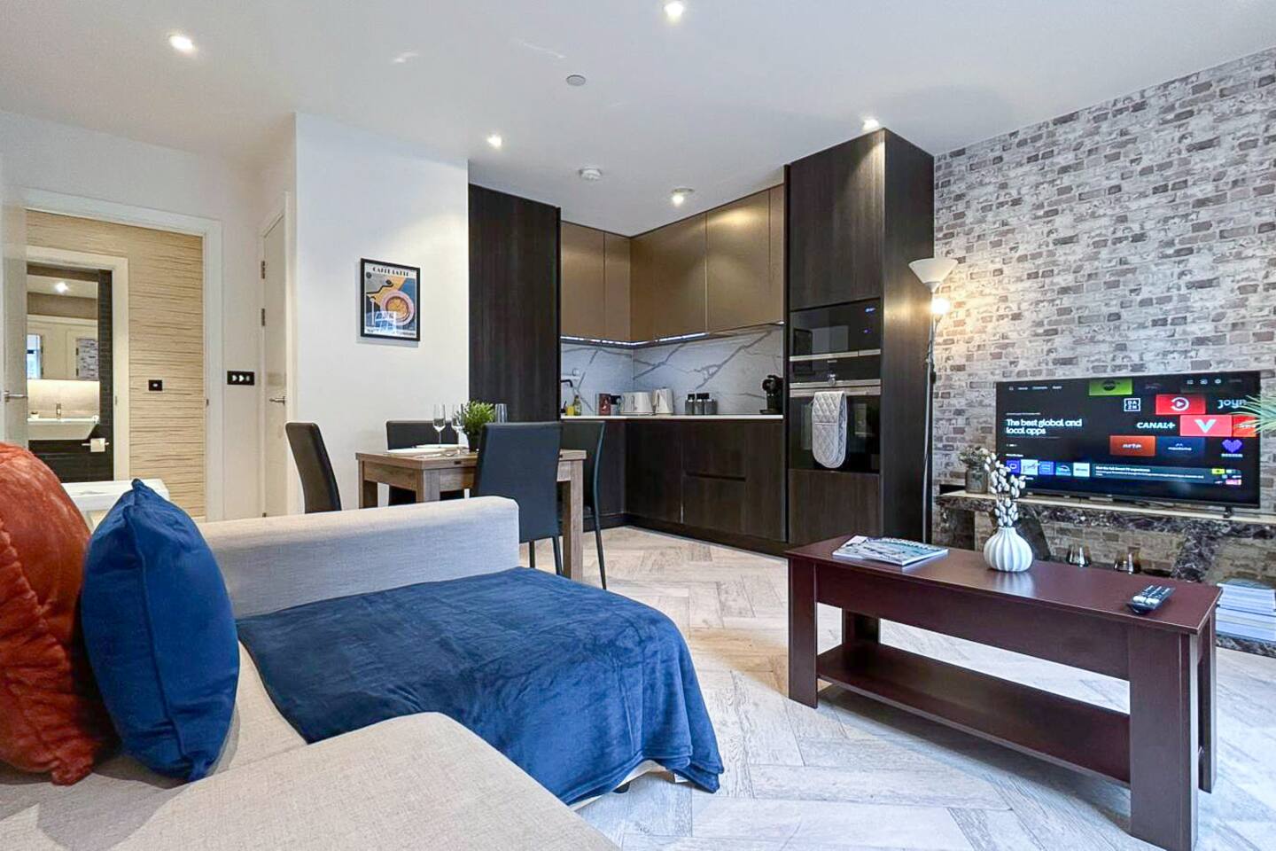 Tower Hill · 2-bed interior