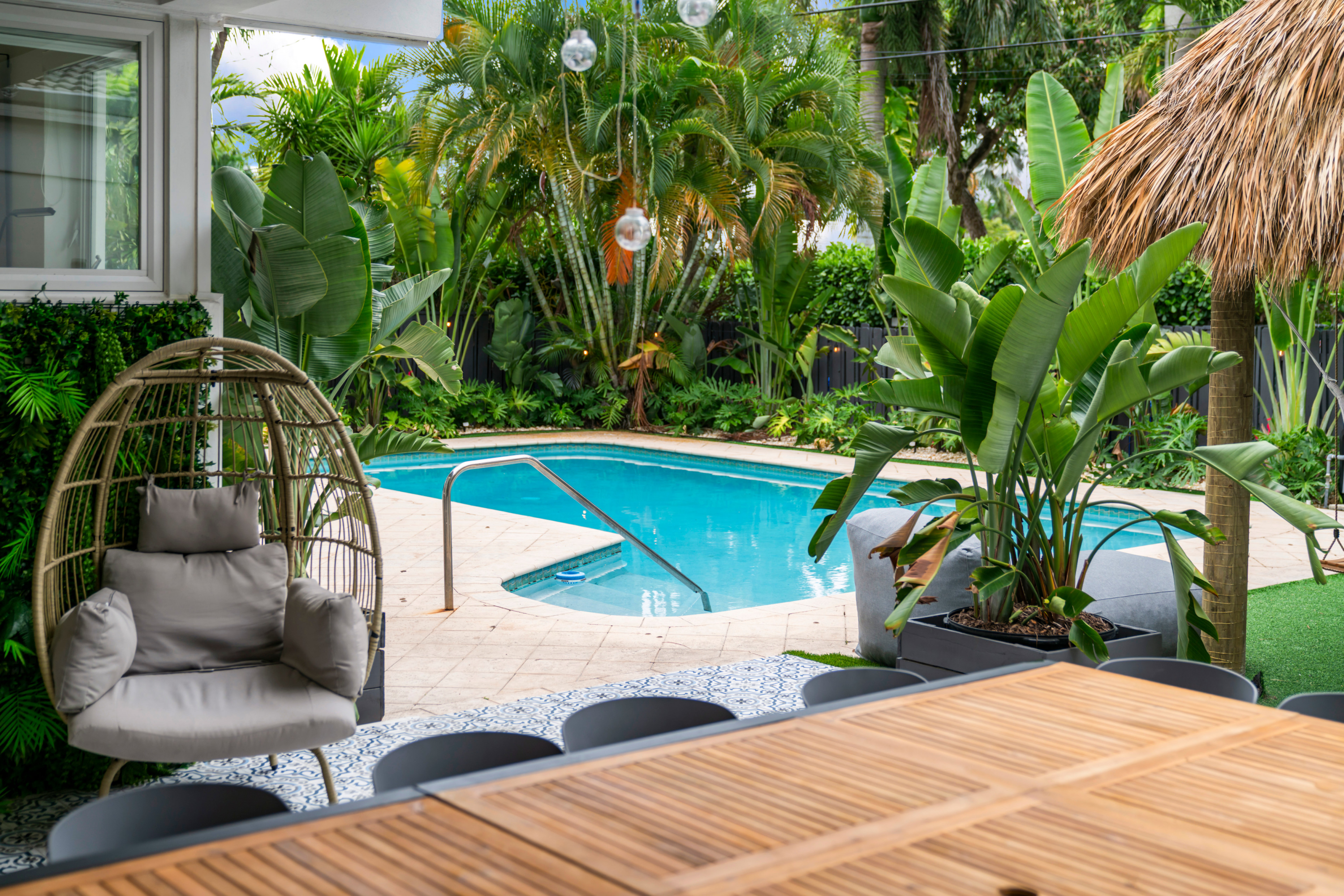 Hollywood Lakes Heated Pool Villa sleeps 18