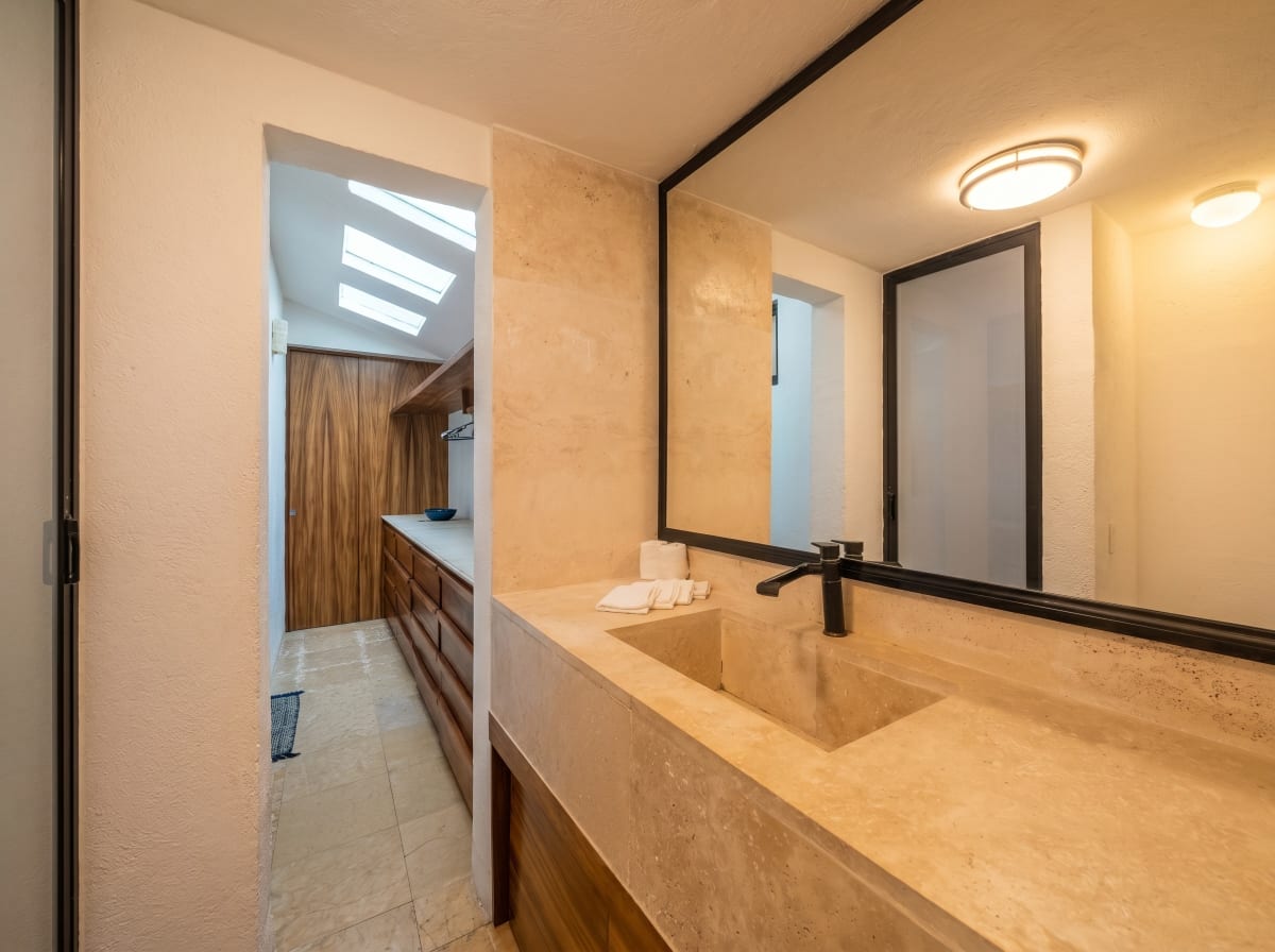 Pool Level Owner Suite gallery thumbnail 7
