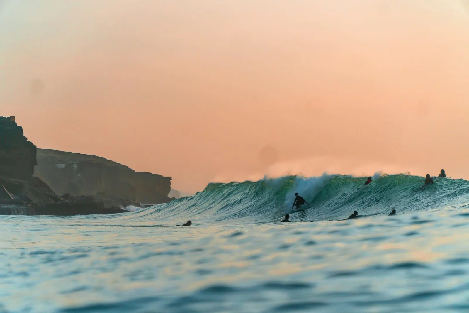 Los 10 Mejores Surf Camps para Aprender a Surfear en Portugal
