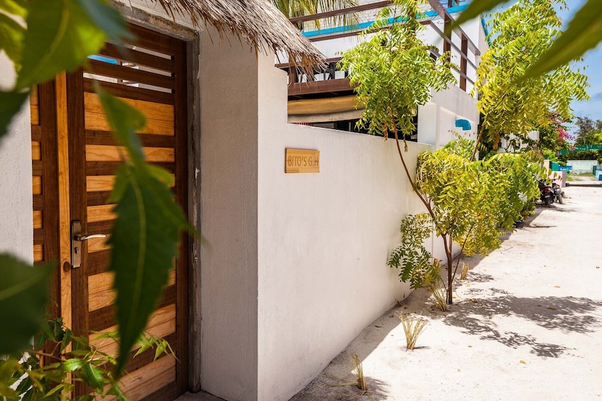 Bito'S Gh - Jailbreaks Surf Camp