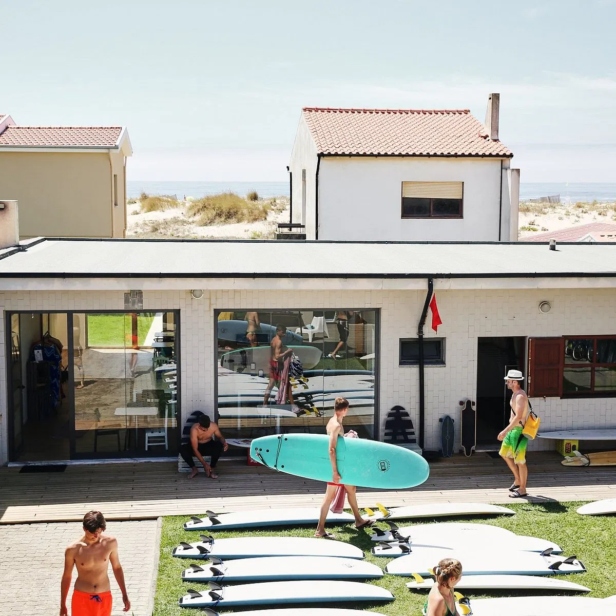 Surfivor Surf Camp prepar&aacute;ndose para surfear