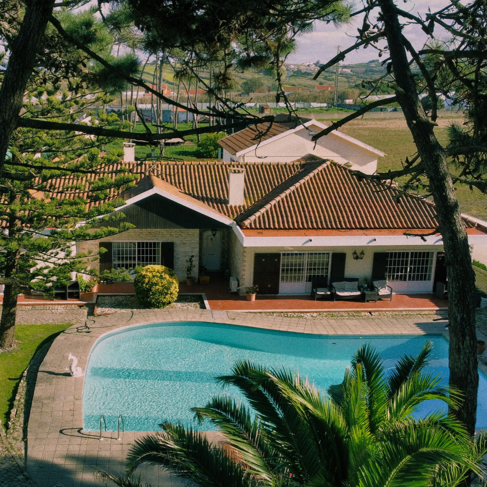 Heiwa House con piscina y villa portuguesa