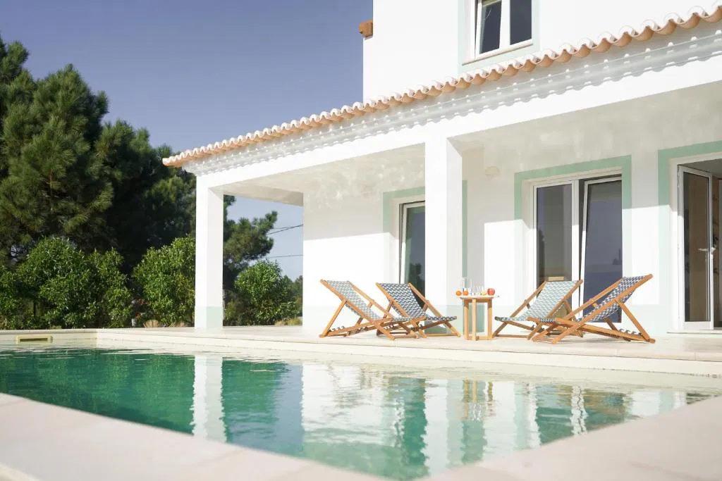 Birds of Paradise - Surf Camp in Portugal