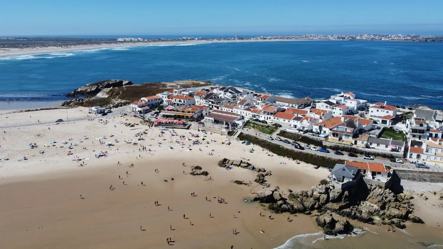 Ferrel Surf House - Surf Camp in Portugal