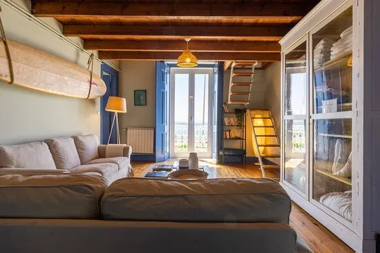 Surf Lisbon - House & School - Surf Camp in Portugal