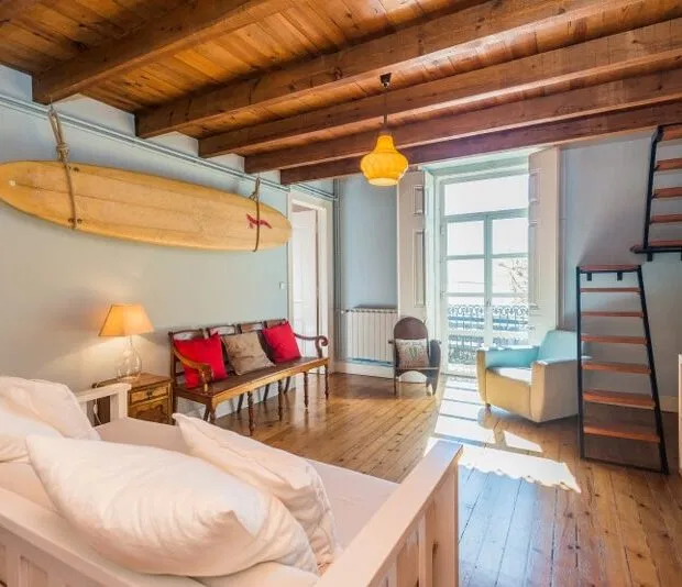 Surf Lisbon - House & School