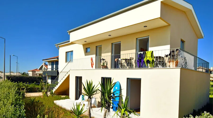 Surfivor Surf Camp - Surf Camp in Portugal