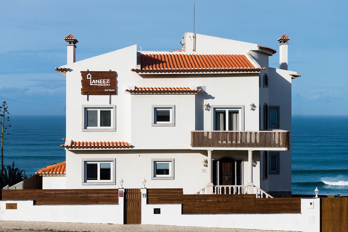 Laneez Ericeira Surf House - Surf Camp in Portugal