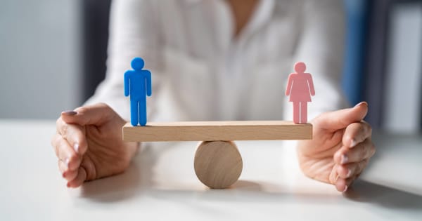 Igualdad entre hombres y mujeres en la vida adulta