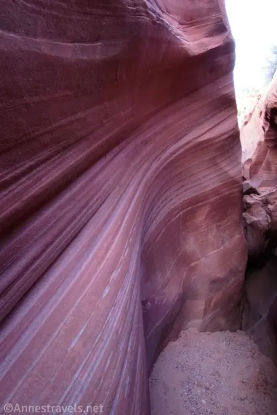 White stripes in a red rock wall of a canyon
