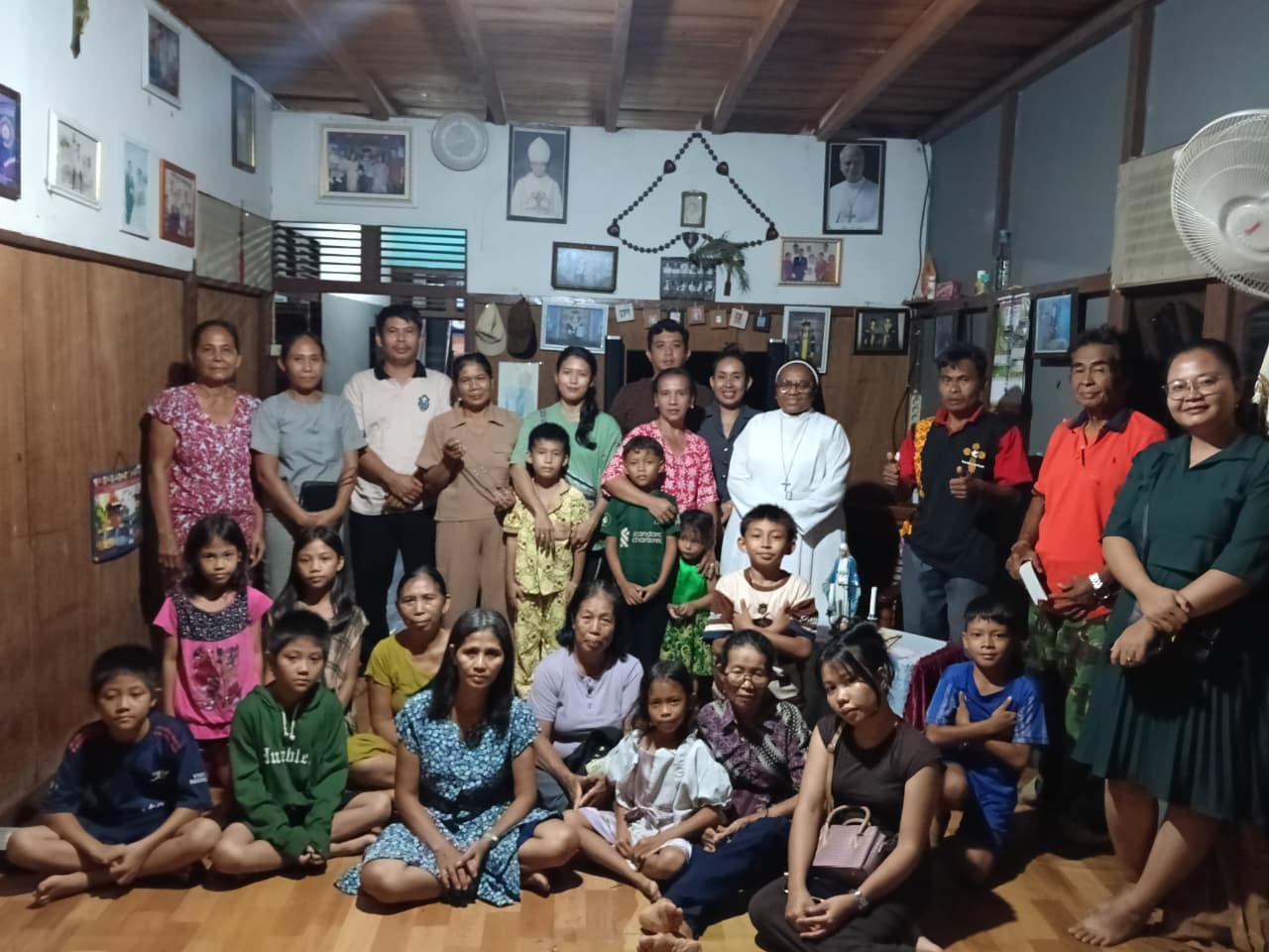 Kunjungan Hari Kedua, Suster OSA Pimpin Doa Rosario Bersama Umat di Kring - Foto 2