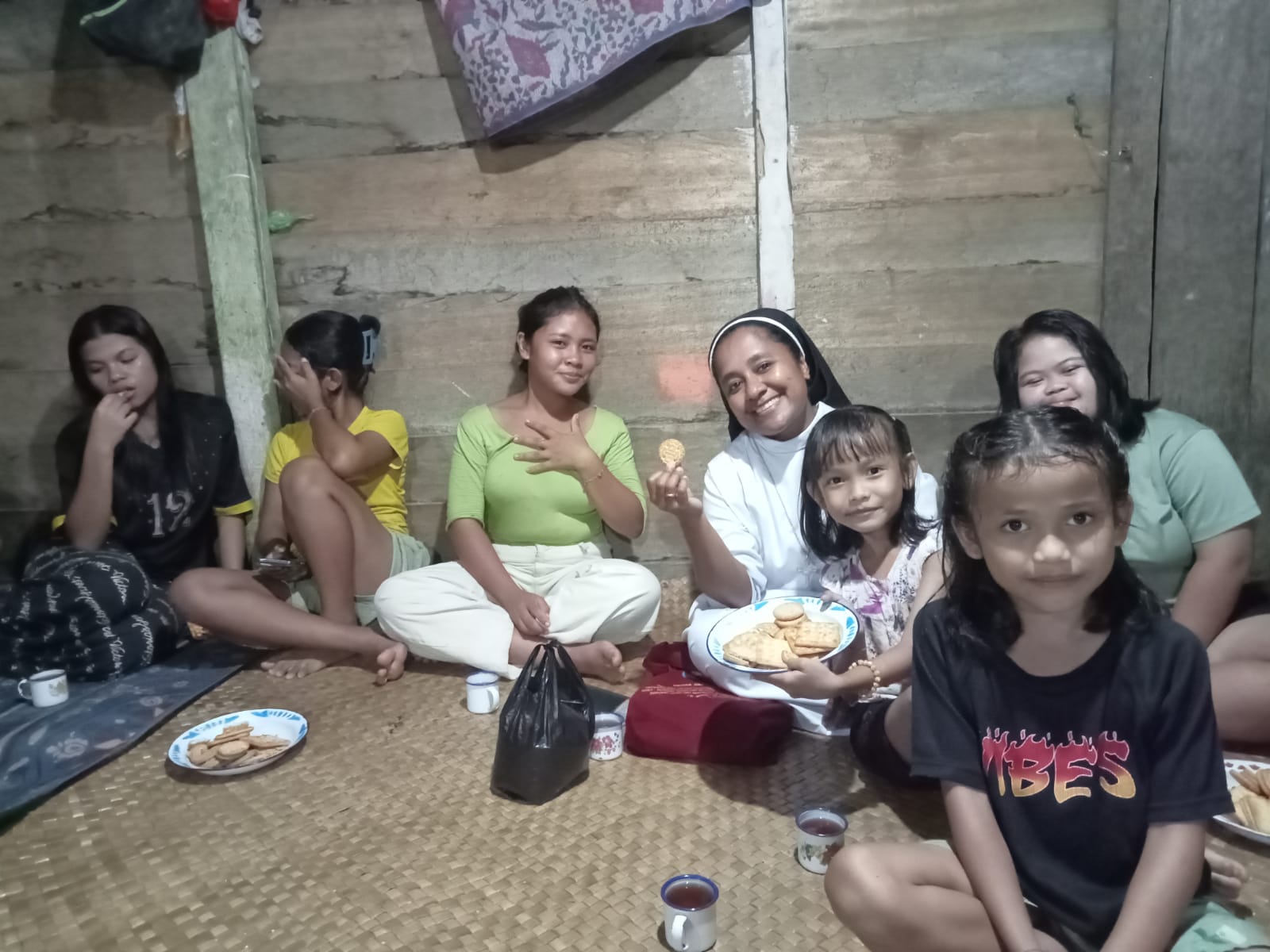 Kunjungan Hari Kedua, Suster OSA Pimpin Doa Rosario Bersama Umat di Kring - Foto 8