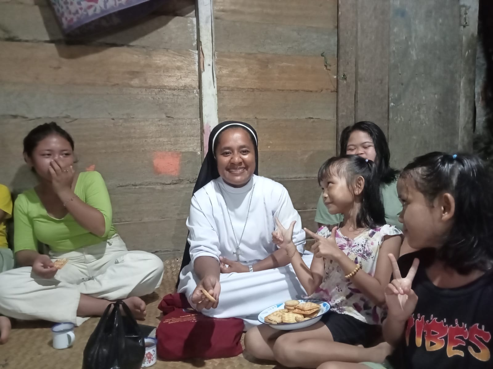 Kunjungan Hari Kedua, Suster OSA Pimpin Doa Rosario Bersama Umat di Kring - Foto 7
