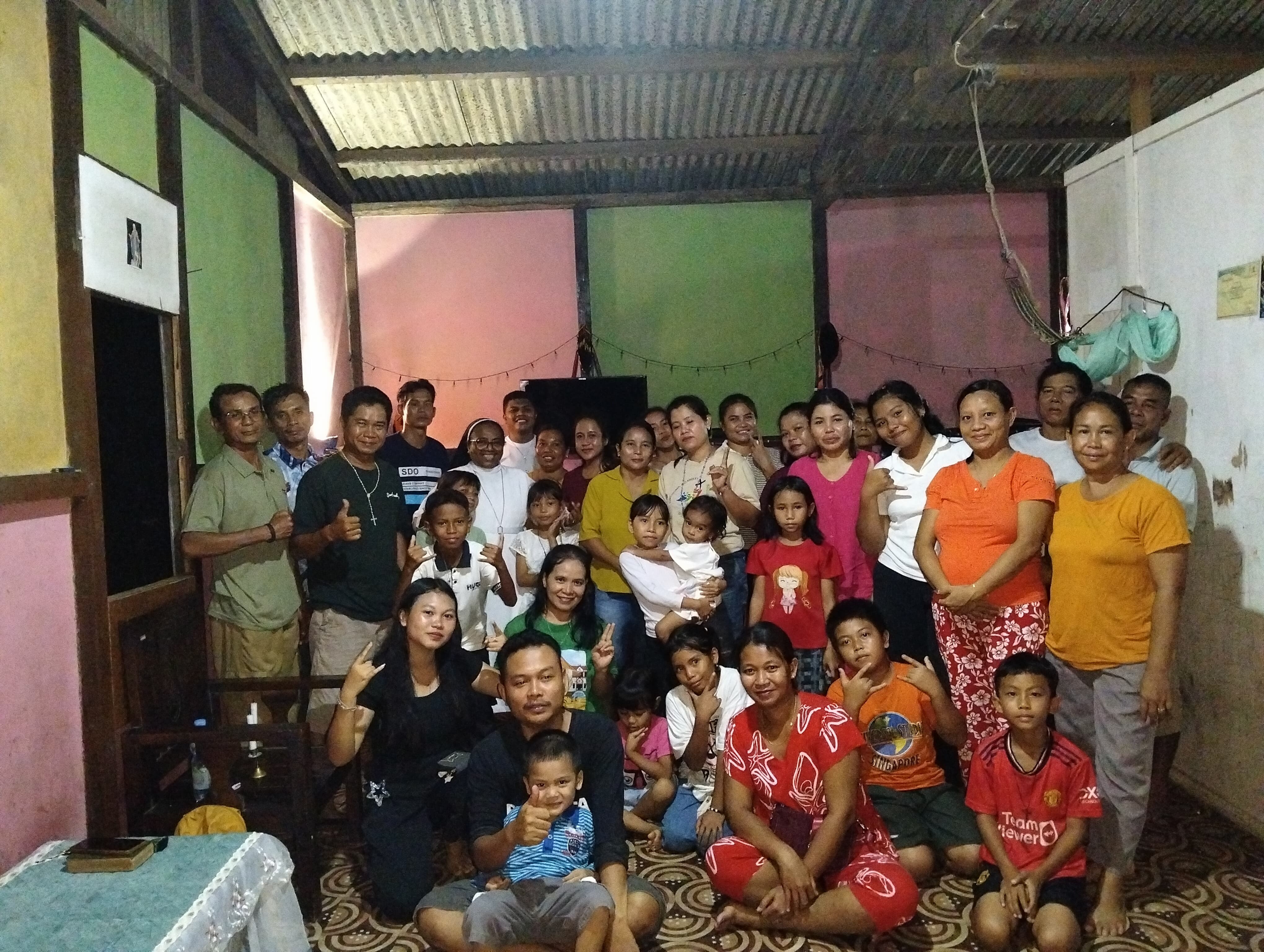 Kunjungan Hari Kedua, Suster OSA Pimpin Doa Rosario Bersama Umat di Kring - Foto 1
