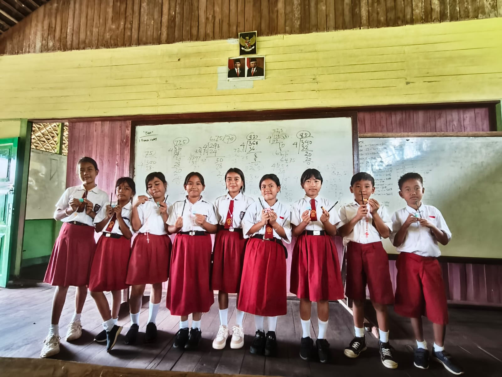 Romo Roy, CP Mengajar Pendidikan Agama Katolik di SDS Santo Agustinus Sejak 2022 - Foto 1