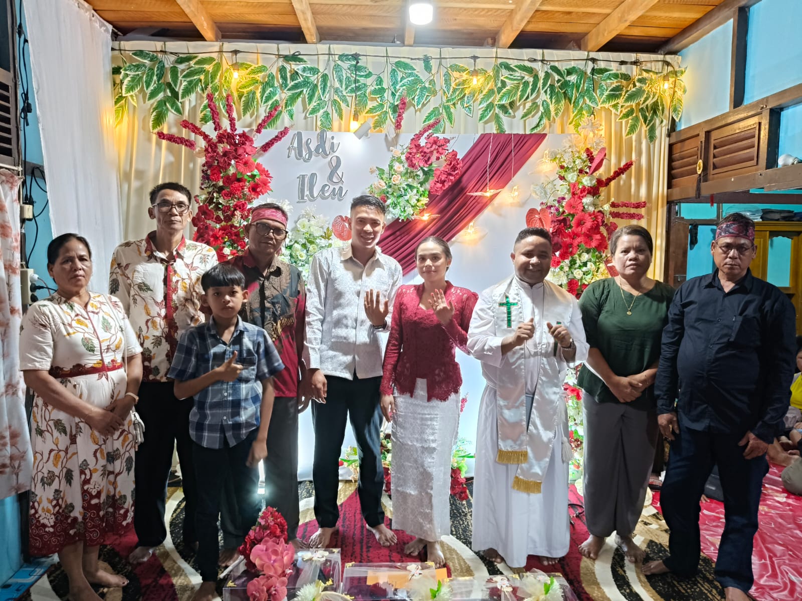 Asdi dan Ilen Terima Berkat Pertunangan di Menyumbung - Foto 1