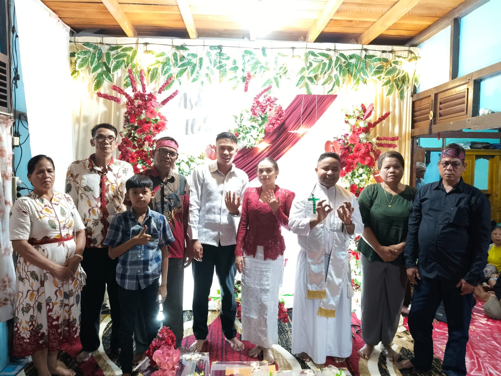 Asdi dan Ilen Terima Berkat Pertunangan di Menyumbung - Foto 2